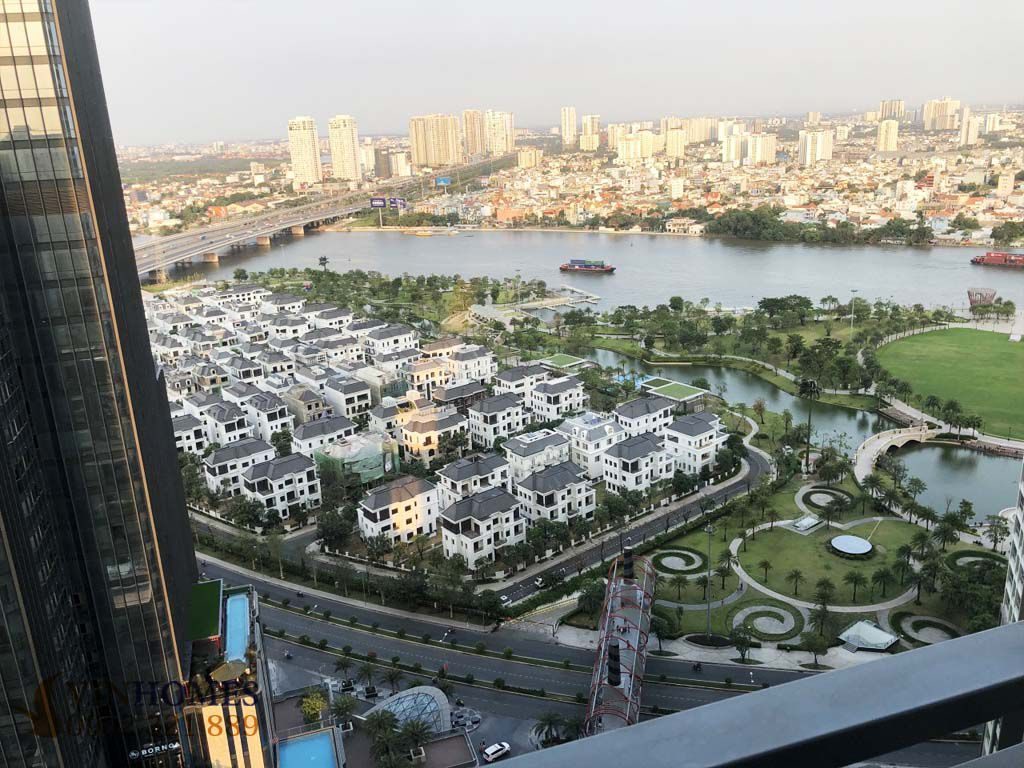 Cần và sông Sài Gòn, khu biệt thự và công viên Vinhomes Central Park được chụp thực tế từ căn hộ cho thuê trên tầng 28 của tòa nhà Landmark 2.