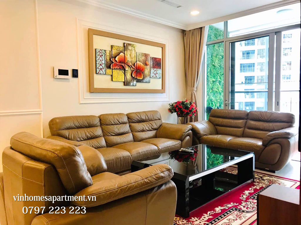Cụm ba hình ảnh nội thất căn hộ gồm hai góc phòng khách với sofa da và một góc khu bếp ăn, bàn ăn thiết kế hiện đại.