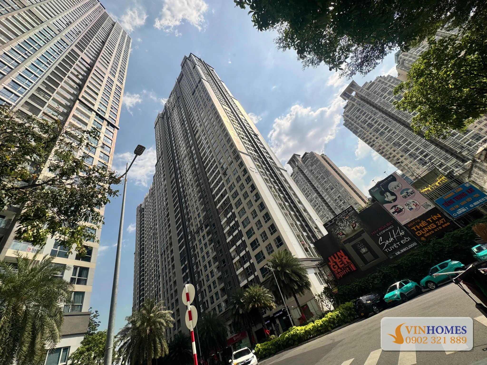 Góc nhìn thực tế tòa căn hộ Vinhomes Central Park trong bài giỏ hàng 3PN giá tốt