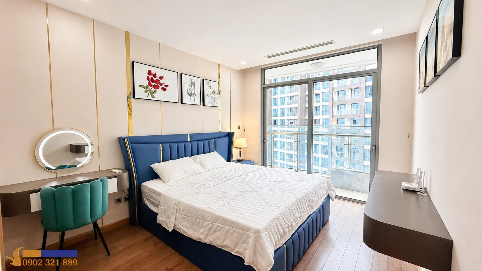 Phòng ngủ nội thất đẹp của căn hộ 2 phòng ngủ Vinhomes Central Park cho thuê diện tích lớn, tone màu sang trọng và bố trí gọn gàng.