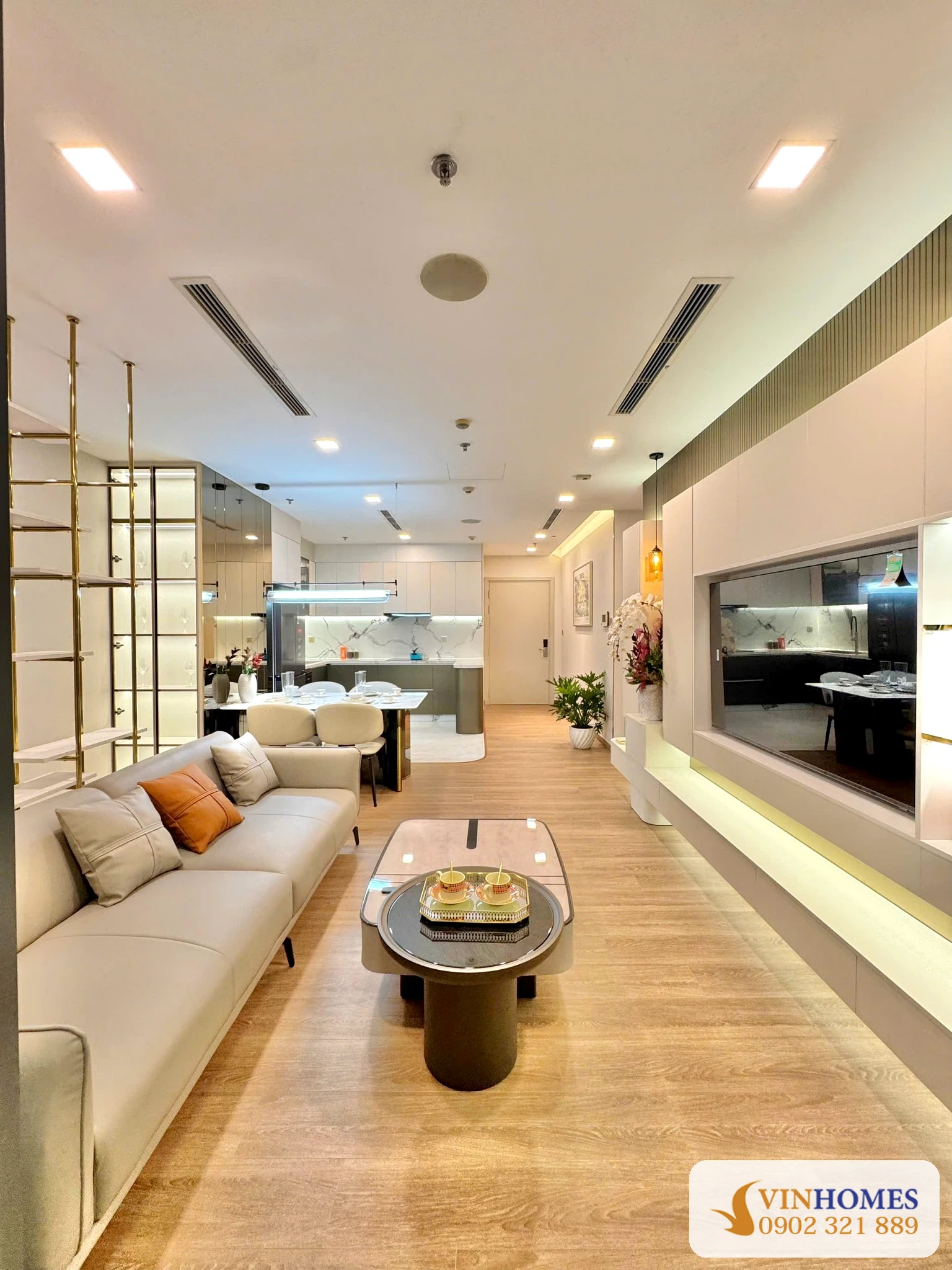 Phòng khách căn hộ P6A-42.09 Vinhomes Central Park 2 phòng ngủ full nội thất, đã có sổ