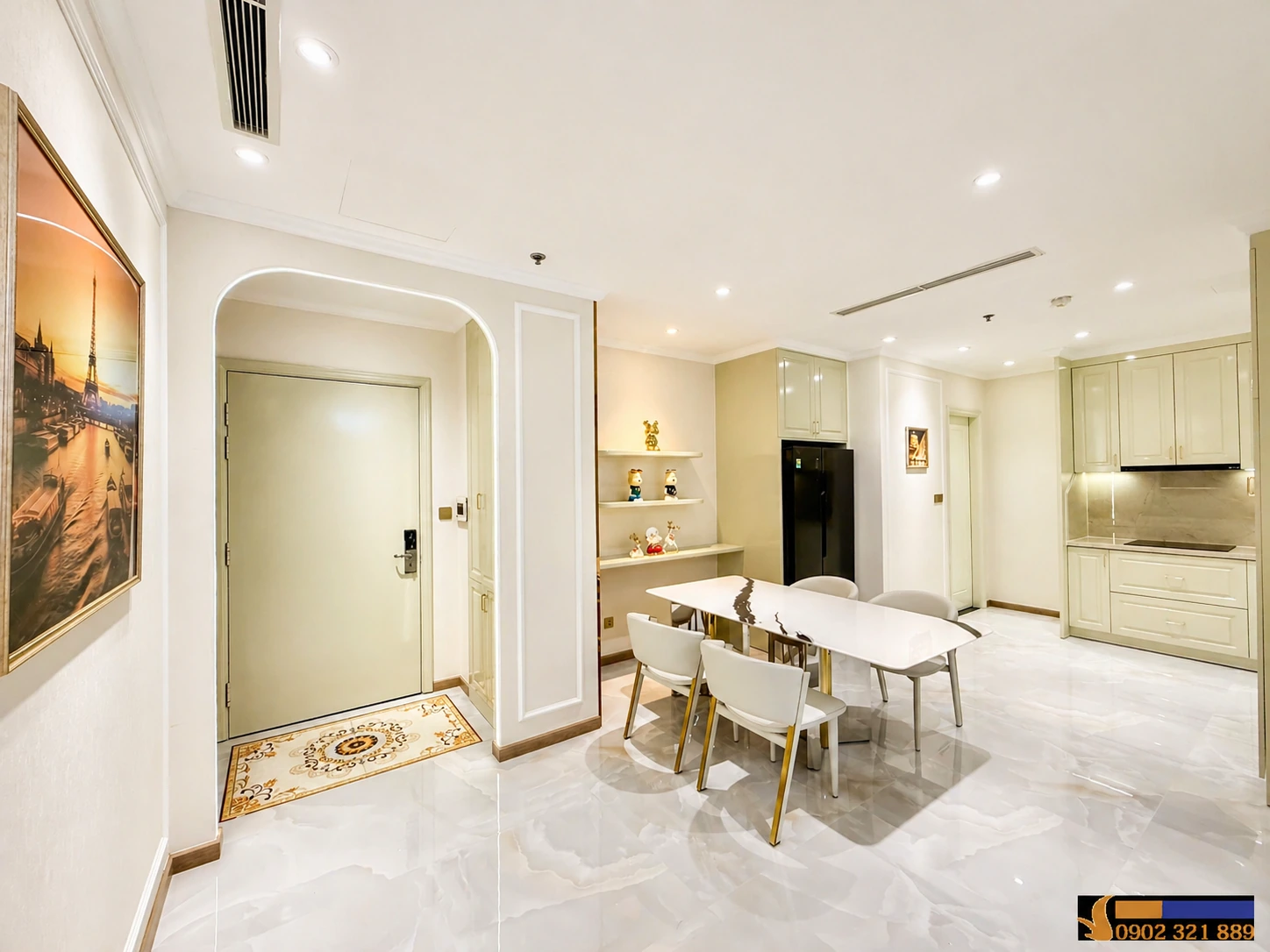 Không gian ăn uống và bếp mở của căn hộ 2 phòng ngủ Vinhomes Central Park cho thuê, nội thất hiện đại và bố trí thông thoáng.