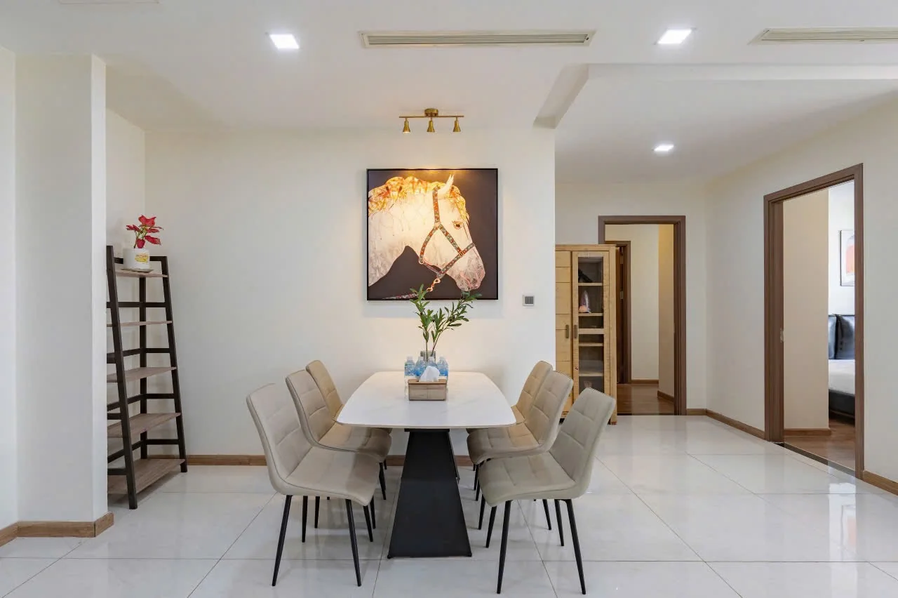Khu bàn ăn 6 ghế trong căn hộ Park 4 Vinhomes Central Park 4 phòng ngủ