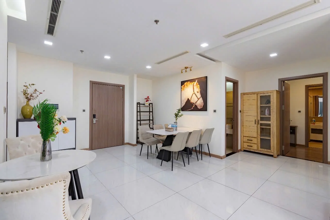 Khu bàn ăn và không gian sinh hoạt chung của căn hộ Park 4 Vinhomes Central Park 4PN