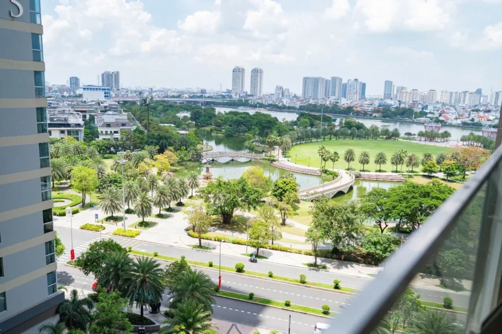 View công viên ven sông và sông Sài Gòn nhìn từ căn hộ Park 4 Vinhomes Central Park 4 phòng ngủ